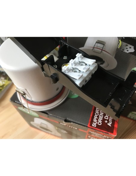 Support spot Led Gu10 orientable BBC rond blanc - Luminance Leluminaireled.com