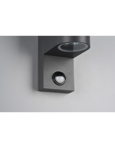 Applique Roya Trio avec détecteur de mouvement installée en façade