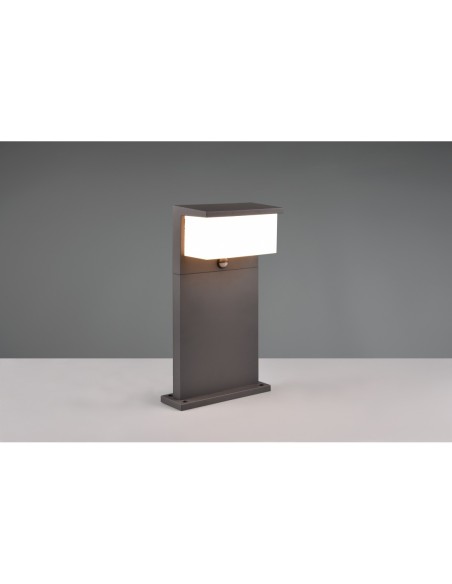 Trio – Nestos – Lampadaire LED 1300lm, 3000K, détecteur de mouvement, design moderne