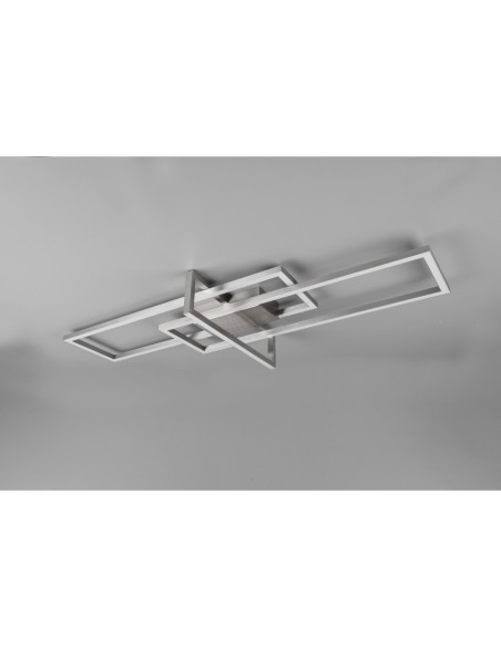 Trio Salinas - Plafonnier LED installé dans un couloir moderne, ambiance lumineuse chaleureuse