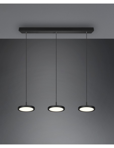 Trio Tray – Suspension LED noire à trois lumières au-dessus d'une table à manger, ambiance chaleureuse