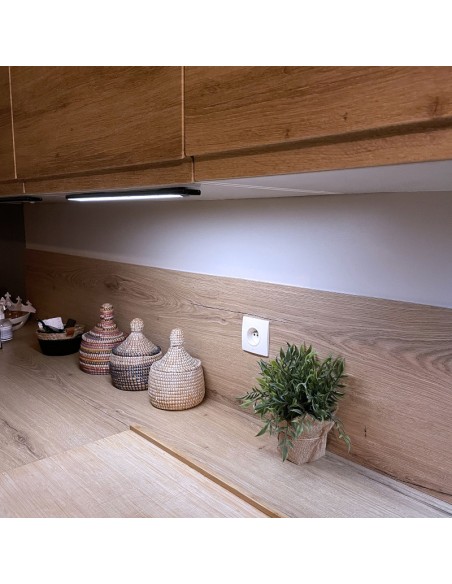 Jena de Tibelec - réglette de dessous de meuble à interrupteur infra-rouge