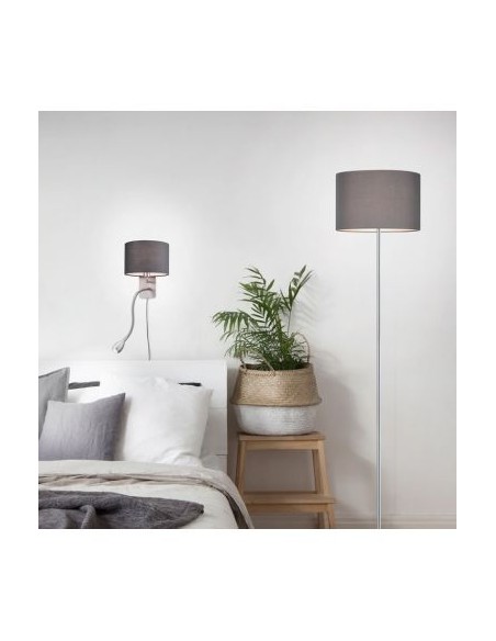 Trio Hotel – Applique murale installée près d’un lit, avec éclairage LED et E14 séparés