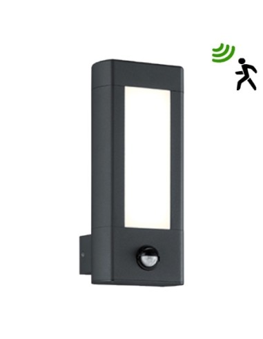 Trio Rhine – Applique murale LED installée sur une façade extérieure, éclairage automatique