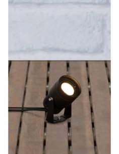 Projecteur LED 15 W noir IP44, idéal pour éclairer massifs et façades en extérieur. 2