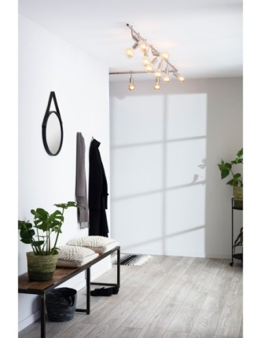 Design industriel et épuré, parfait pour un éclairage moderne dans une cuisine ou un bureau.