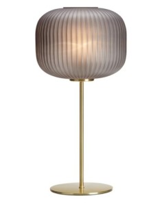 Lampe de table élégante avec abat-jour en verre fumé et socle en laiton brossé.