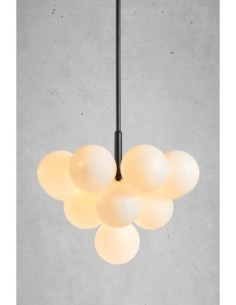 Markslöjd Merlot – Suspension design avec 13 globes en verre opalin et structure en métal noir, Ø56 cm 2