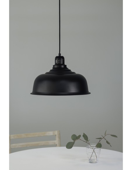 Markslöjd Port – Lampe suspendue en métal noir, intérieur blanc pour une lumière centrée