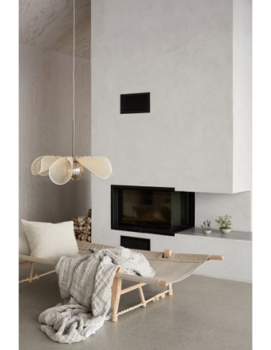 Markslöjd Styrka – Luminaire suspendu beige avec globe en verre ambré et détails en laiton antique