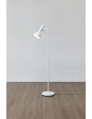 Markslöjd Metro – Design épuré avec structure en métal blanc brillant et détails chromés élégants