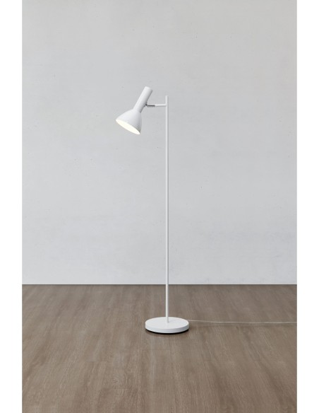 Markslöjd Metro – Design épuré avec structure en métal blanc brillant et détails chromés élégants