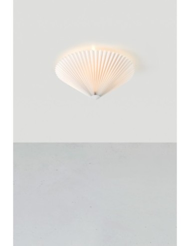 Markslöjd Plisado – Design compact avec bouton métal blanc au centre pour une touche raffinée