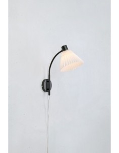 Markslöjd Mira – Applique murale noir et blanc avec abat-jour plissé, idéale pour la lecture 2