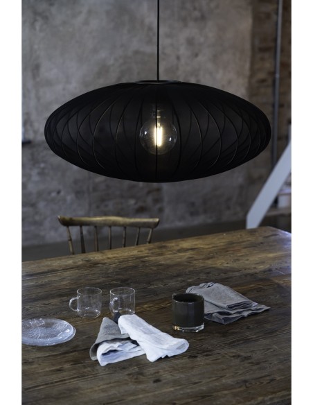 Markslöjd Florence – Suspension élégante avec abat-jour en tissu noir diffusant une lumière douce et chaleureuse
