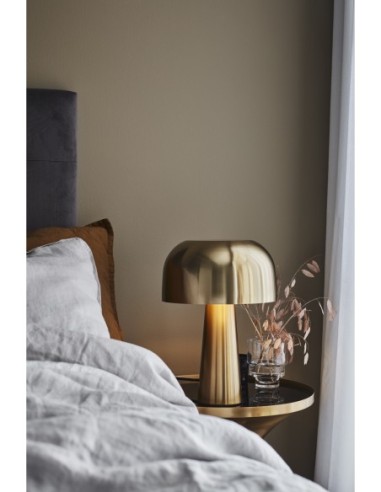 Markslöjd Blanca – Lampe de chevet moderne en métal bronze, design épuré et élégant