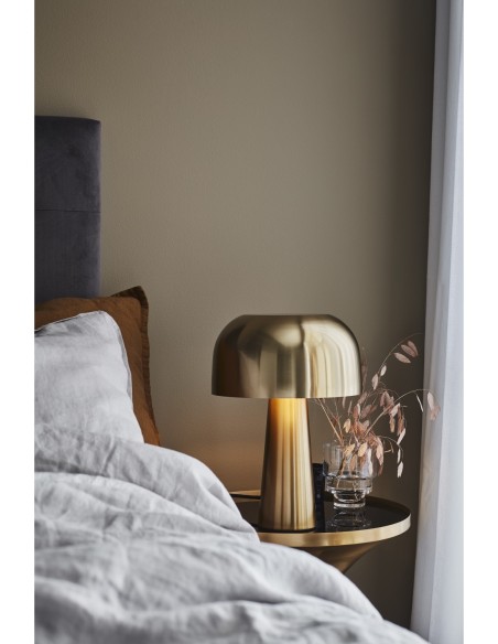 Markslöjd Blanca – Lampe de chevet moderne en métal bronze, design épuré et élégant