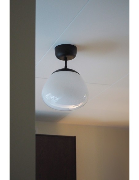 Plafonnier Rise – Design Monika Mulder, lumière douce, idéal hall, couloir ou pièce à vivre.