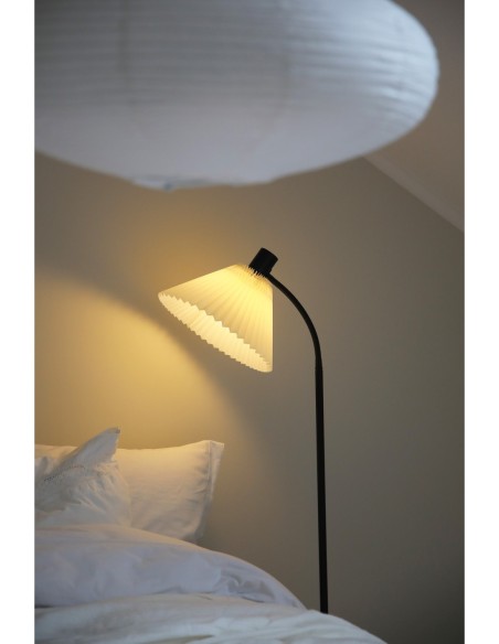 Mira Markslöjd – Lampadaire avec bras pliable, interrupteur sur tête, cordon 2 m mural.