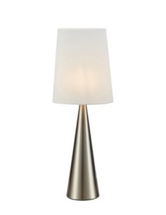 Lampe Conus nickel satiné – pied conique métal, abat-jour blanc cassé, design sobre et lumineux.