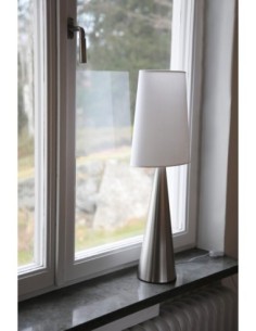 Lampe Conus nickel satiné – pied conique métal, abat-jour blanc cassé, design sobre et lumineux. 2