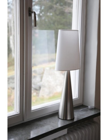 Conus Markslöjd – éclairage doux, base en nickel satiné, câble transparent avec interrupteur.