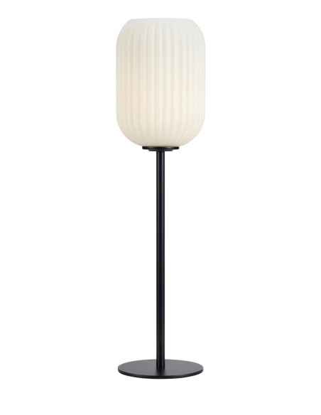 Lampe Cava avec pied en fer noir et abat-jour en verre blanc, lumière douce au style épuré.