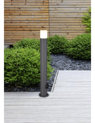 Trio Hoosic – Lampadaire élégant pour extérieur, design épuré, compatible LED, résistant aux éclaboussures