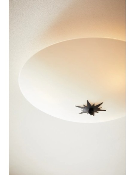 Markslöjd Rose – Plafonnier moderne verre blanc et métal noir, idéal plafonds bas