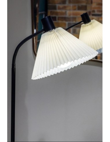 Lampadaire design classique – Mira Markslöjd, E27 40W max, parfait coin lecture ou salon.