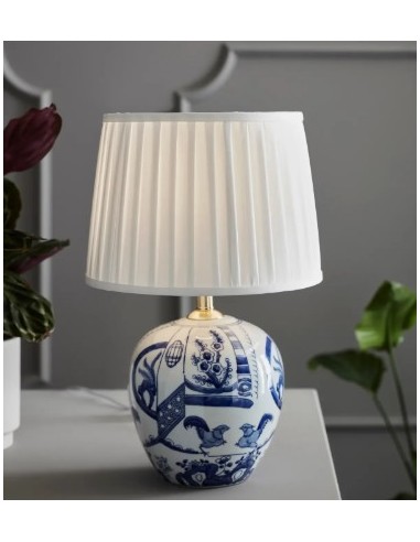 Lampe décorative avec câble transparent et interrupteur, idéale pour bureau ou salon cosy.