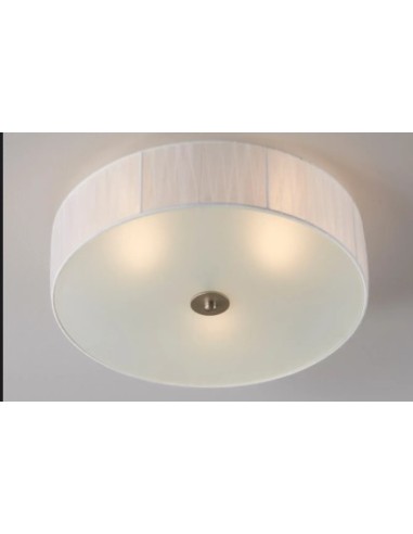 Design épuré blanc et givré, style adaptable du classique au contemporain, ambiance chaleureuse.