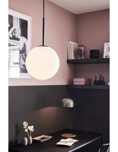 Cordon textile noir de 150 cm, fixation par support, fonctionne avec une ampoule E14.