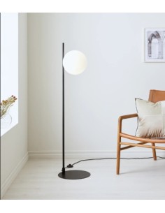 Lampadaire Dione métal noir laqué, abat-jour verre blanc, lumière douce pour salon cosy. 2