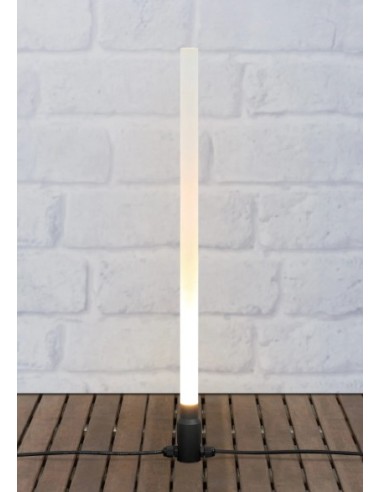 Lumière douce et uniforme idéale pour les jardins, arbustes, avec un style épuré et moderne.