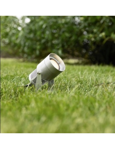 Corps en aluminium discret, éclaire élégamment les extérieurs avec la gamme modulable Garden 24.