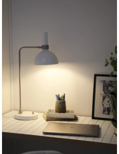 Lampe design en métal blanc et chrome, avec variateur intégré pour une lumière ajustable. 2