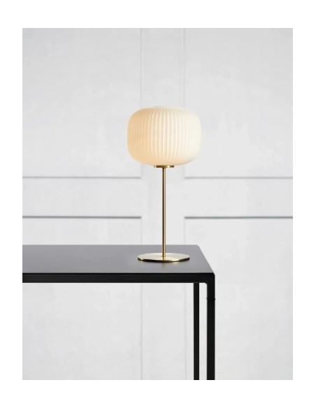 Éclairage doux et chaleureux pour chambre, salon ou bureau au style classique ou moderne.