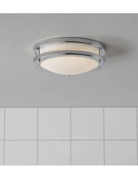 Markslöjd Täby – Design sobre en chrome et blanc, parfait pour les petites salles d’eau