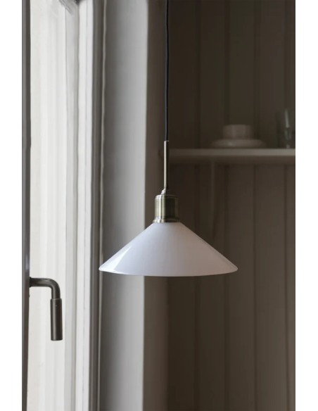 Markslöjd VELA – Suspension élégante en laiton et verre opale, idéale en lampe de chevet