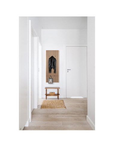 Porte-manteau Gwen de Mirrors and More - métal laqué noir mat et MDF couleur chêne clair