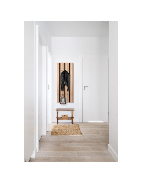 Porte-manteau Gwen de Mirrors and More - métal laqué noir mat et MDF couleur chêne clair