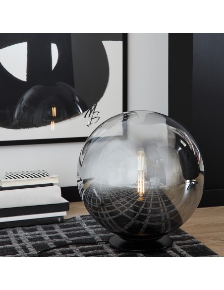 Lampe Mirror E27 40W sur table d’appoint salon moderne