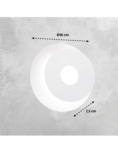 Applique murale LED Hennes installée dans un salon avec lumière indirecte chaleureuse