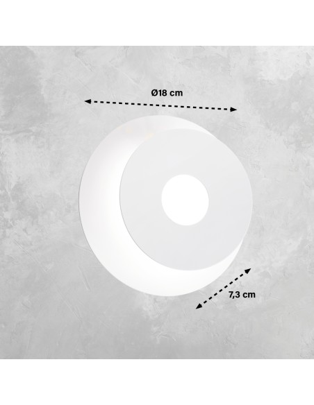 Applique murale LED Hennes installée dans un salon avec lumière indirecte chaleureuse