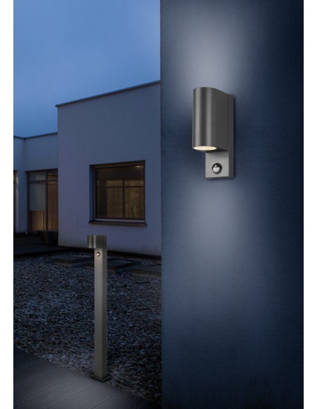 Applique murale Roya éclairant une entrée ou terrasse avec lumière décorative