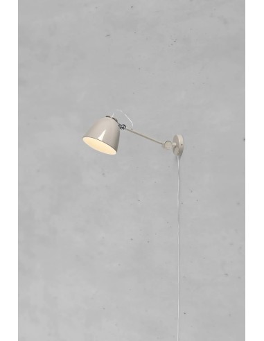 Luminaire mural design avec bras articulé et détails chromés