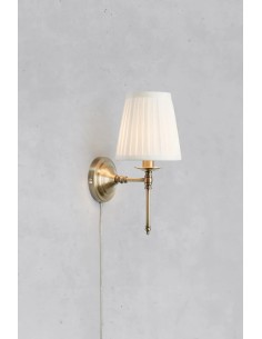 Applique murale Manor Markslojd laiton antique et abat-jour blanc plissé 2