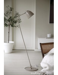Lampadaire Inclination Markslojd métal greige orientable 2