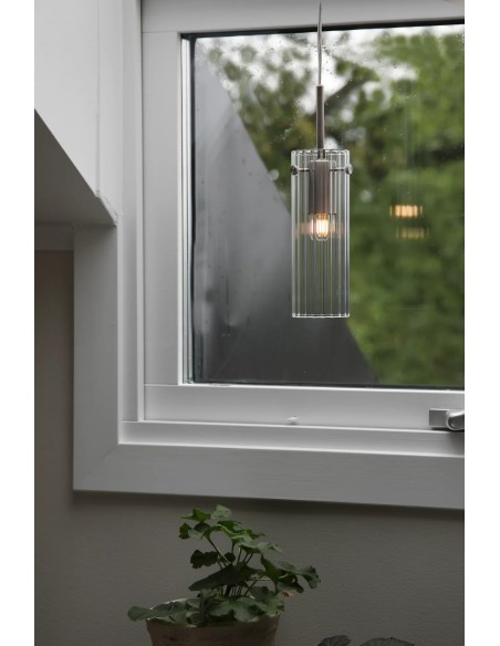 Détail lampe Tibia Markslojd verre cylindrique cannelé diffusion lumière douce décorative